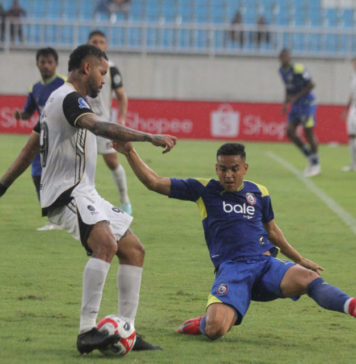 Sama-sama Berlaga dengan 10 Pemain, Persija Jakarta Taklukkan Arema FC di Kandangnya