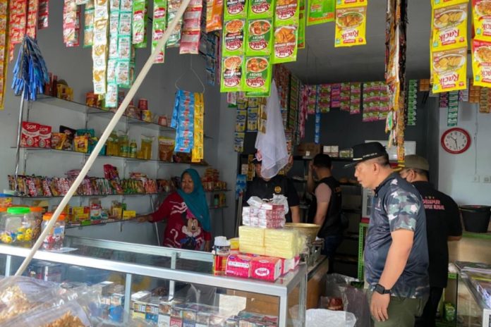 Sidak Peredaran Rokok Ilegal Di Jembrana, Puluhan Bungkus Diamankan 2