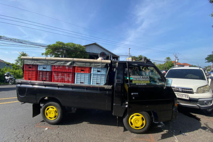 Tiga Kendaraan Terlibat Kecelakaan Beruntun Di Jalan Raya Udayana 1