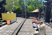 Tolak Soeharto Dapat Gelar Pahlawan, Koalisi Masyarakat Adili Kejahatan HAM Doa Bersama di DPRD Bali