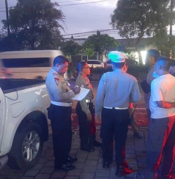 Truk Molen Seruduk Motor di TL Tirtanadi Bypass Ngurah Rai, Dua Remaja Terluka