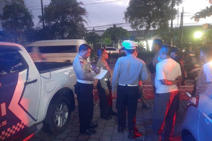 Truk Molen Seruduk Motor Di TL Tirtanadi Bypass Ngurah Rai, Dua Remaja Terluka 1