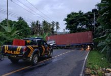 Truk Tronton Mundur di Tanjakan, Trailer Melintang dan Tutup Jalur Utama Denpasar–Gilimanuk