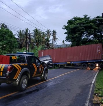 Truk Tronton Mundur di Tanjakan, Trailer Melintang dan Tutup Jalur Utama Denpasar–Gilimanuk
