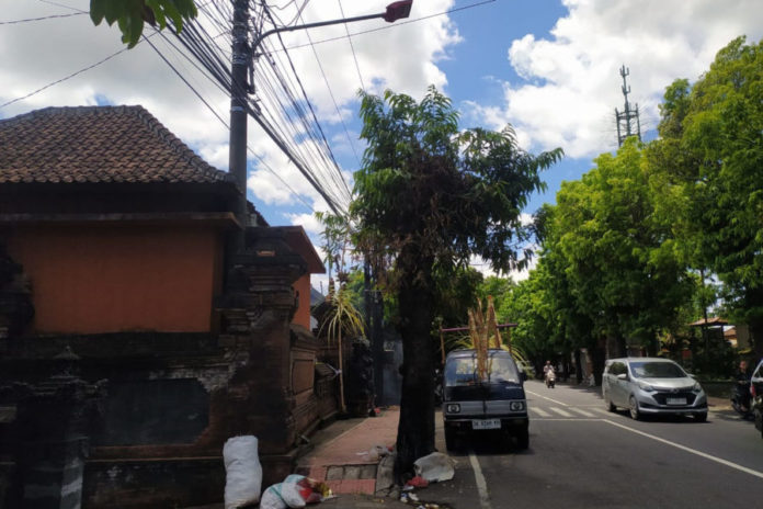 Wakil Ketua DPRD Gianyar Soroti Kesemrawutan Kabel Udara PLN Dan Provider 1