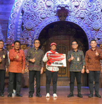 Wali Kota Jaya Negara Serahkan Bunus Atlet dan Pelatih Peraih Medali Porprov Bali XVI