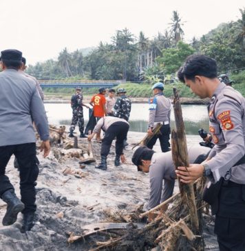 Pascaditerjang Banjir Bandang, Obyek Wisata Crystal Bay Dibersihkan