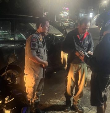 5 Oknum Warga Buang Sampah Sembarangan di Jalan Tantular Barat Ditangkap Satpol PP