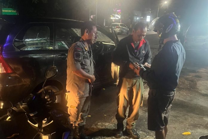 5 Oknum Warga Buang Sampah Sembarangan Di Jalan Tantular Barat Ditangkap Satpol PP 1