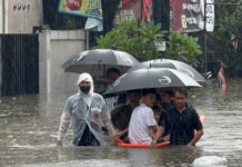 Air Tukad Mati Meluap, Banjir Rendam Permukiman dan Usaha Warga di Legian
