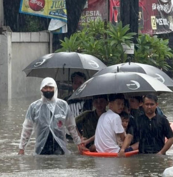 Air Tukad Mati Meluap, Banjir Rendam Permukiman dan Usaha Warga di Legian