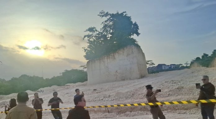 Ancam Keberadaan Pura, Pengembangan Perumahan di Menesa Kampial Disegel