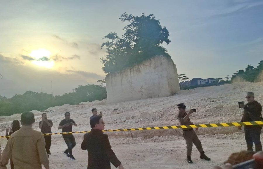 Ancam Keberadaan Pura, Pengembangan Perumahan di Menesa Kampial Disegel