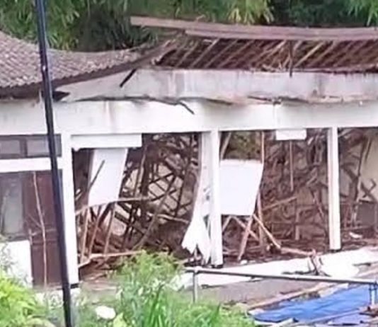 Atap Kantor BUMDES Terunyan Ambruk