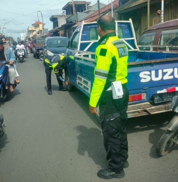 Beri Efek Jera, 10 Mobil di Jalan Raya Desa Batur Digembosi Petugas