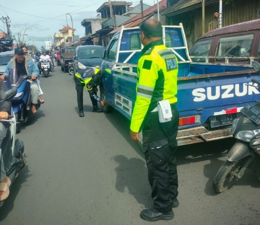 Beri Efek Jera, 10 Mobil di Jalan Raya Desa Batur Digembosi Petugas