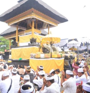 Bersihkan Alam Secara Niskala, Bumi Sudha Digelar di Pura Watu Klotok