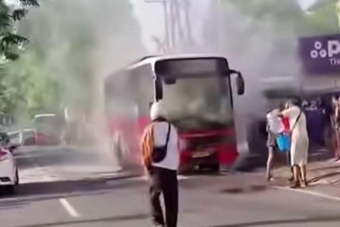 Bus Trans Metro Dewata Terbakar Di Jalan Raya Kuta, Ini Kata Operator 1