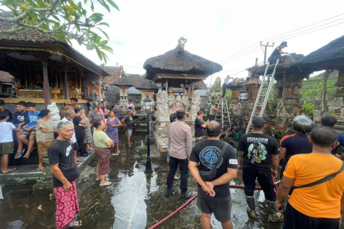 Diduga Terkena Percikan Kembang Api, Dua Palinggih Di Ubud Hangus Terbakar 1