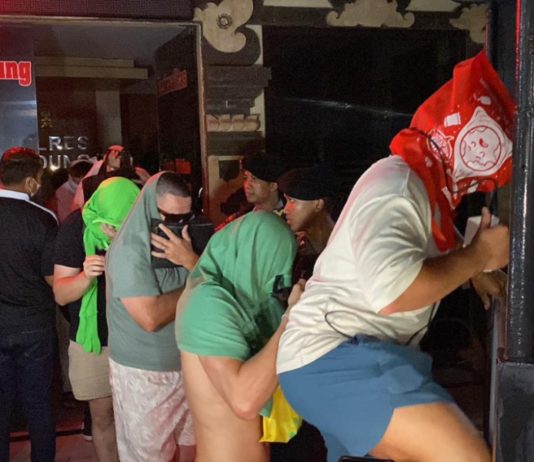 Diduga Terlibat Produksi Video Asusila, Belasan WNA Diserahkan ke Imigrasi