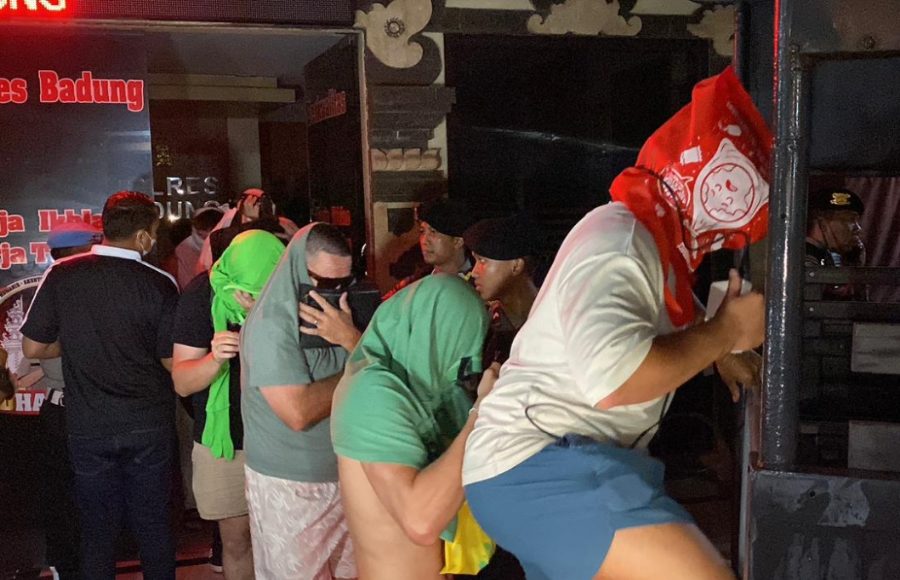 Diduga Terlibat Produksi Video Asusila, Belasan WNA Diserahkan ke Imigrasi