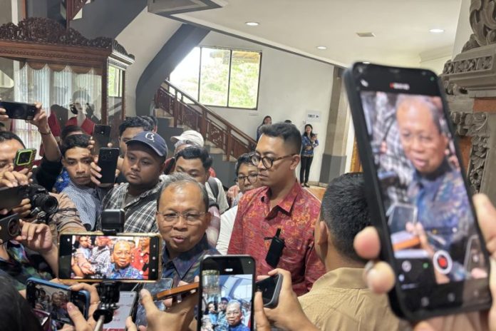 Gubernur Koster Tanggapi Sikap Forum Bandesa Nusa Penida Dukung Lift Kaca Kelingking 1