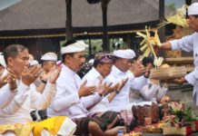 Haluan Pembangunan Bali 100 Tahun Mulai Dijalankan, Gubernur Koster Matur Piuning di Pura Besakih