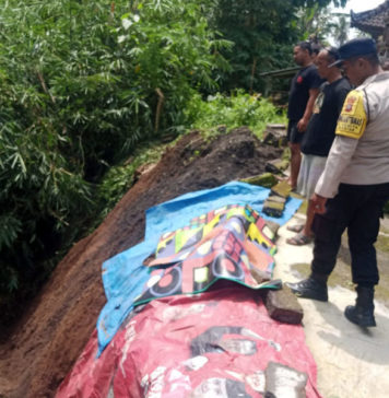 Hujan Deras Guyur Gianyar, Tembok Penyengker Merajan di Desa Sumita Roboh