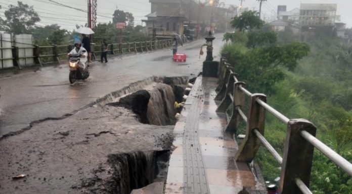 Hujan Deras, Jalan Penelokan Jebol
