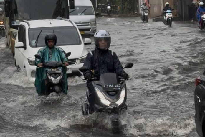 Hujan Deras, Legian Hingga Kerobokan Kelod Terendam 1