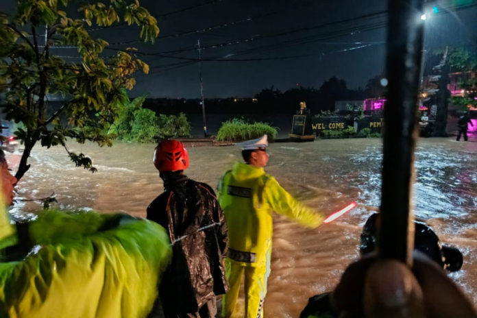 Hujan Deras, Tiga Kawasan Tergenang Di Buleleng 1