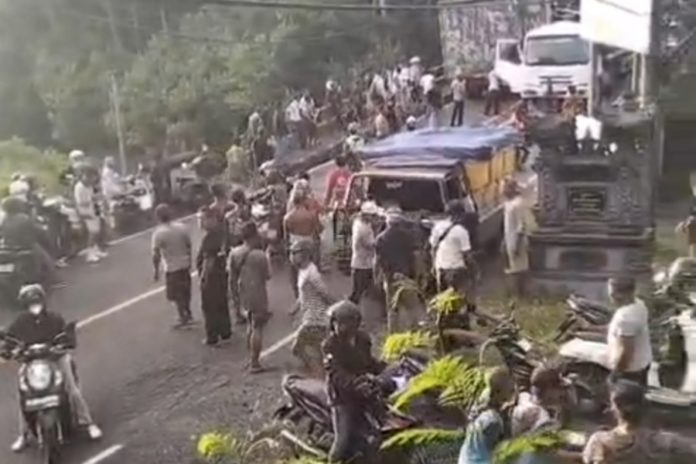 Imbas Lakalantas Beruntun Dan Truk Mogok Di Selemadeg, Kemacetan Belum Terurai Di Jalur Denpasar–Gilimanuk 1