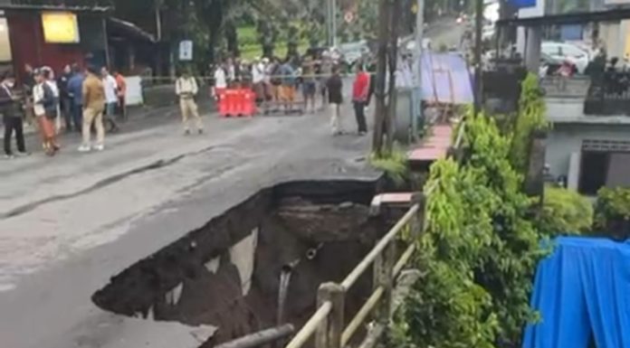 Jalan di Ubud Jebol, Dinas PUPR Gianyar Tutup Total Akses Demi Keselamatan