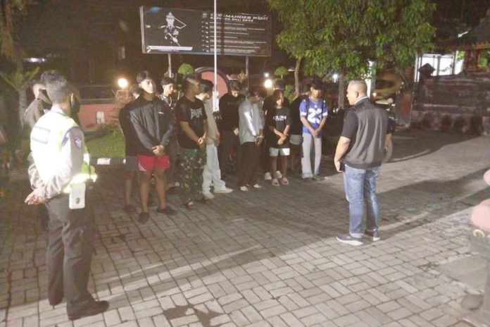 Meresahkan, Polsek Dentim Amankan Konvoi Pelajar 1