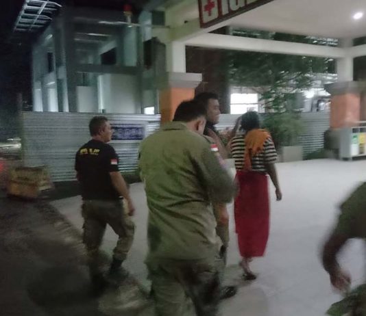 Meresahkan Warga, Wanita Diduga Depresi Diamankan Satpol PP Gianyar