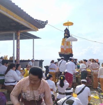 Mohon Perlindungan dari Bencana dan Penyakit, Nangluk Merana Digelar di Pantai Lebih