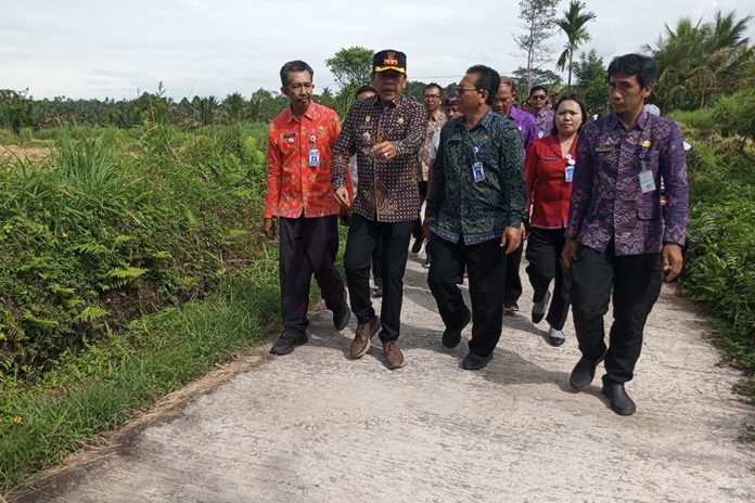 Mudahkan Akses Petani, Karangasem Bangun Jalan Produksi Pertanian Hubungkan Dua Desa 1