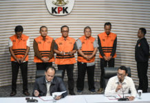 OTT KPK, Bupati Lampung Tengah dan Adiknya Ditetapkan Tersangka