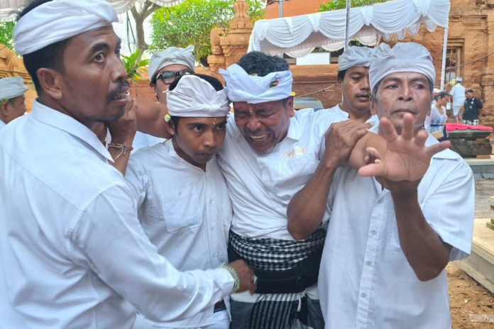 Pemangku Kerauhan Massal, Pangerebongan Batal Ngubeng 1