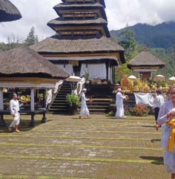 Perubahan Sasih Berpotensi Timbulkan Penyakit hingga Bencana, Bumi Sudha Digelar di Pura Pengubengan Besakih