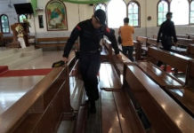 Polisi Sterilisasi Gereja Jelang Natal