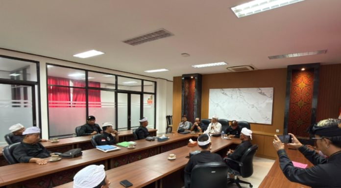 Puluhan Warga Desa Adat Banyuasri Datangi MDA Bali, Minta Jawaban Soal Ini