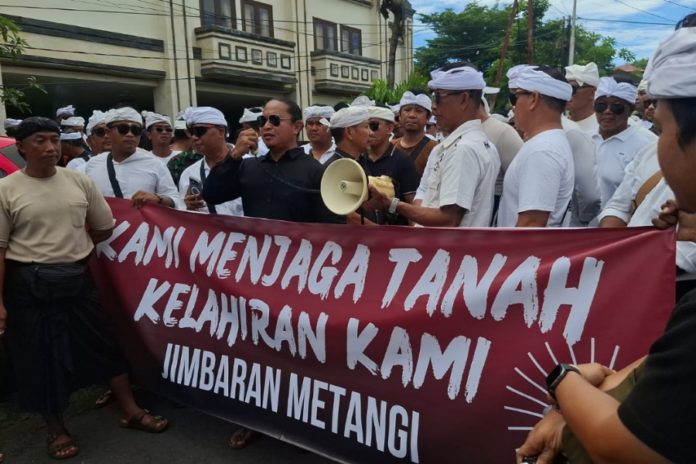 Ribuan Warga Jimbaran Datangi Polsek Kuta Selatan, Ini Tuntutan Mereka 1