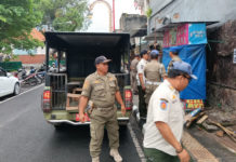 Satpol PP Gianyar Tertibkan Pedagang yang Berjualan di Fasilitas Umum