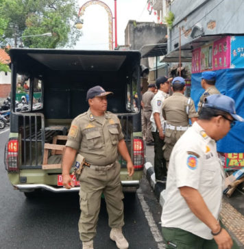 Satpol PP Gianyar Tertibkan Pedagang yang Berjualan di Fasilitas Umum