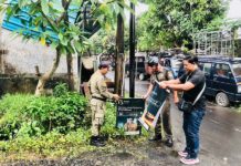 Satpol PP Gianyar Tertibkan Puluhan Banner Ilegal di Pusat Kota