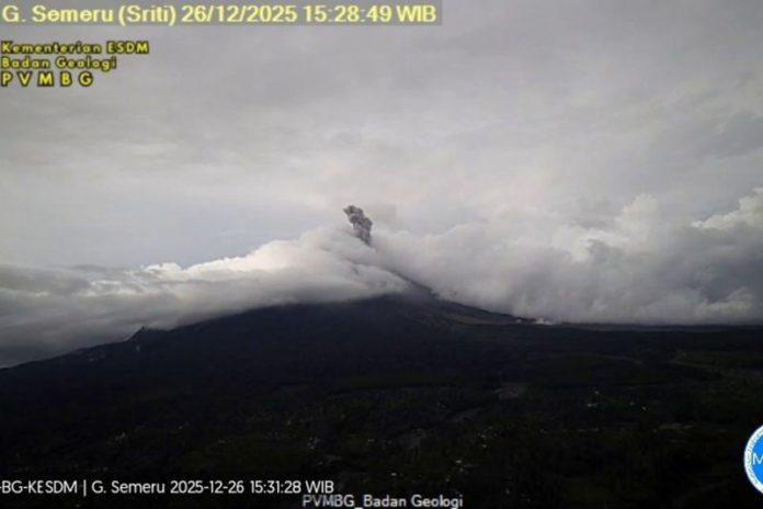 Semeru Kembali Erupsi, Letusan Capai 900 Meter 1