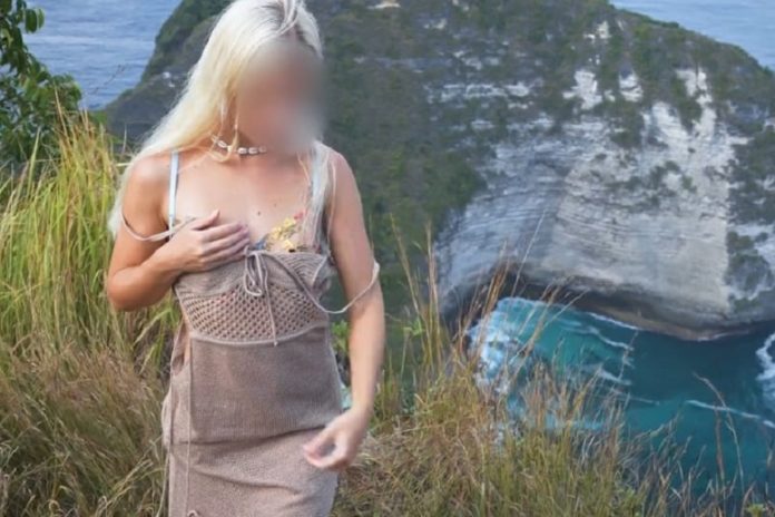 Tayang Di Situs Konten Dewasa, Pasangan WNA Lakukan Adegan Berlatar Pantai Kelingking 1