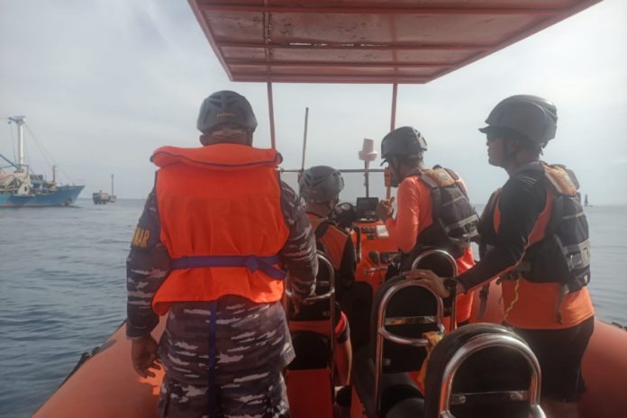 Terapung Semalaman, Tiga Nelayan Hilang Di Laut Seririt Ditemukan 1