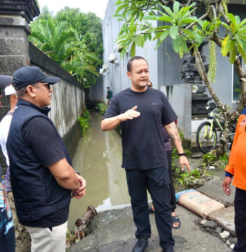 Turun ke Lokasi Banjir, Wabup Badung Minta Cek Bangunan di Bibir Sungai